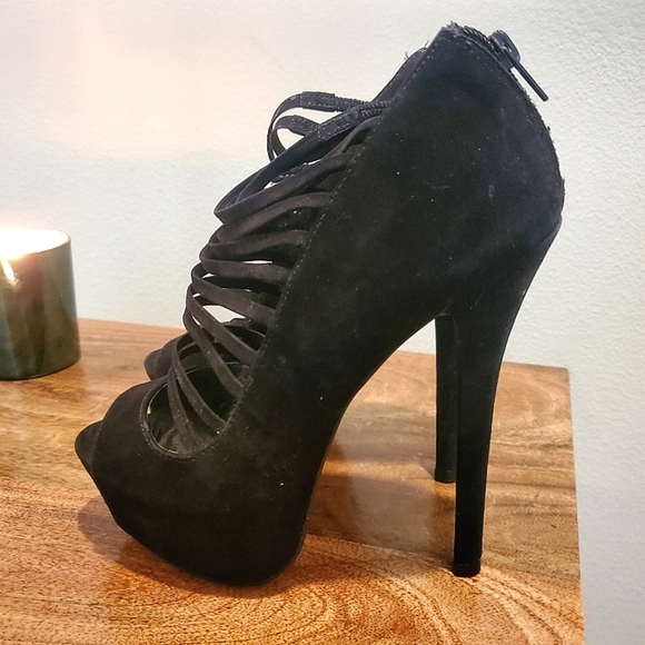 LAST CHANCE strappy platform heels 🖤⛓️ - Picture 2 of 6
